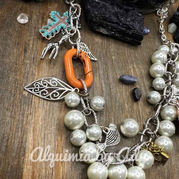 Chunky chains layered pearls charms necklace - Picture 5 of 6